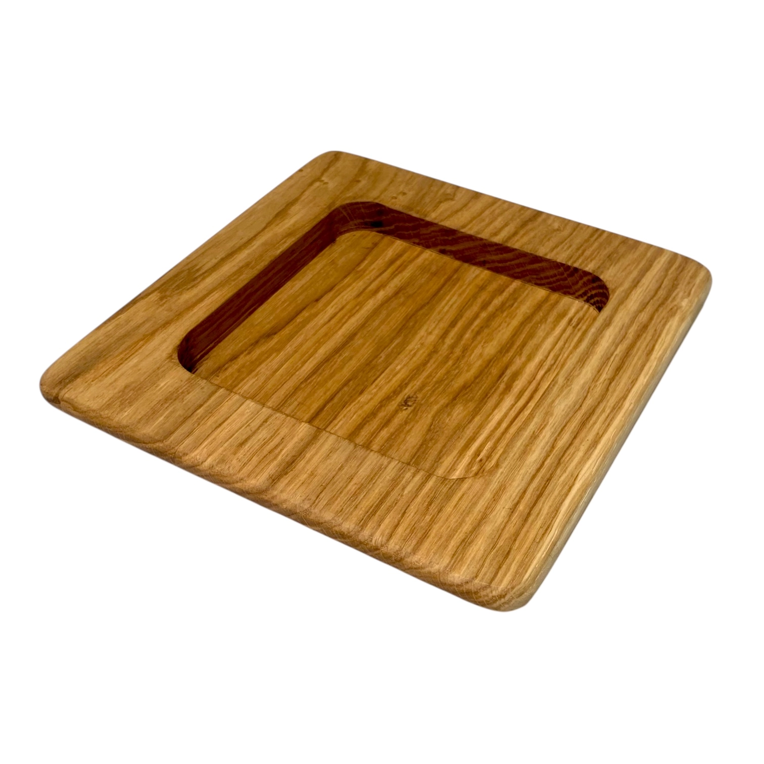 Vassoio in legno massello con incavo centrale, ideale per pietanze gourmet o come svuota tasche decorativo.