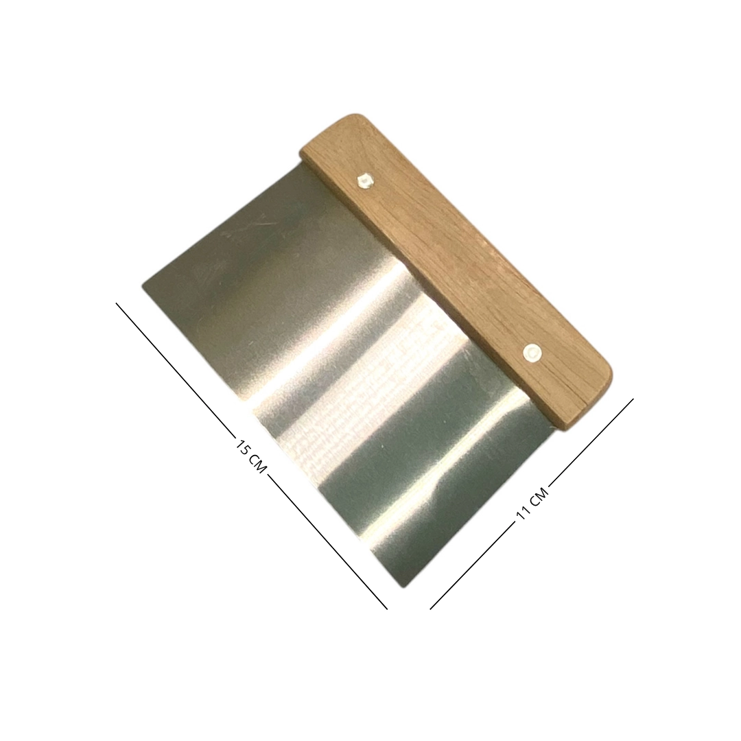 Taglia pasta in acciaio inox con manico in legno naturale