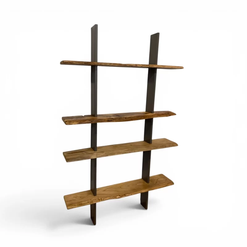 Libreria artigianale con montanti grigi in MDF e mensole in quercia e castagno massello con bordo naturale, dimensioni 120x190 cm